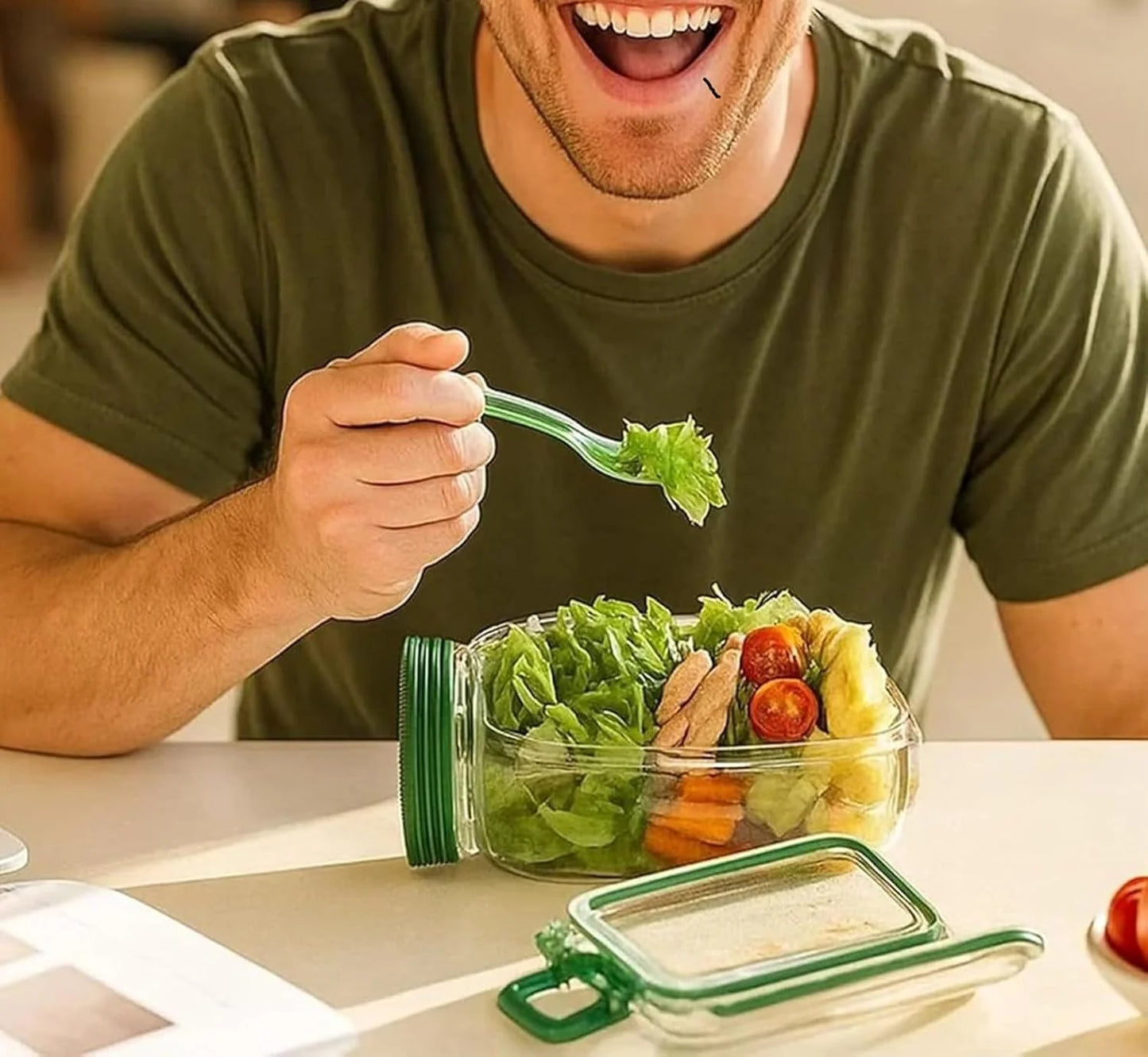 Side-opening salad bottle